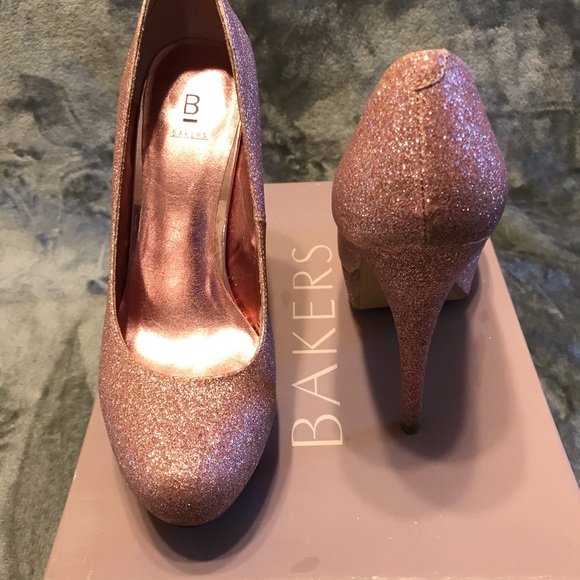 SALE! 💗Bakers Sparkle Pump!💗 - Picture 3 of 7